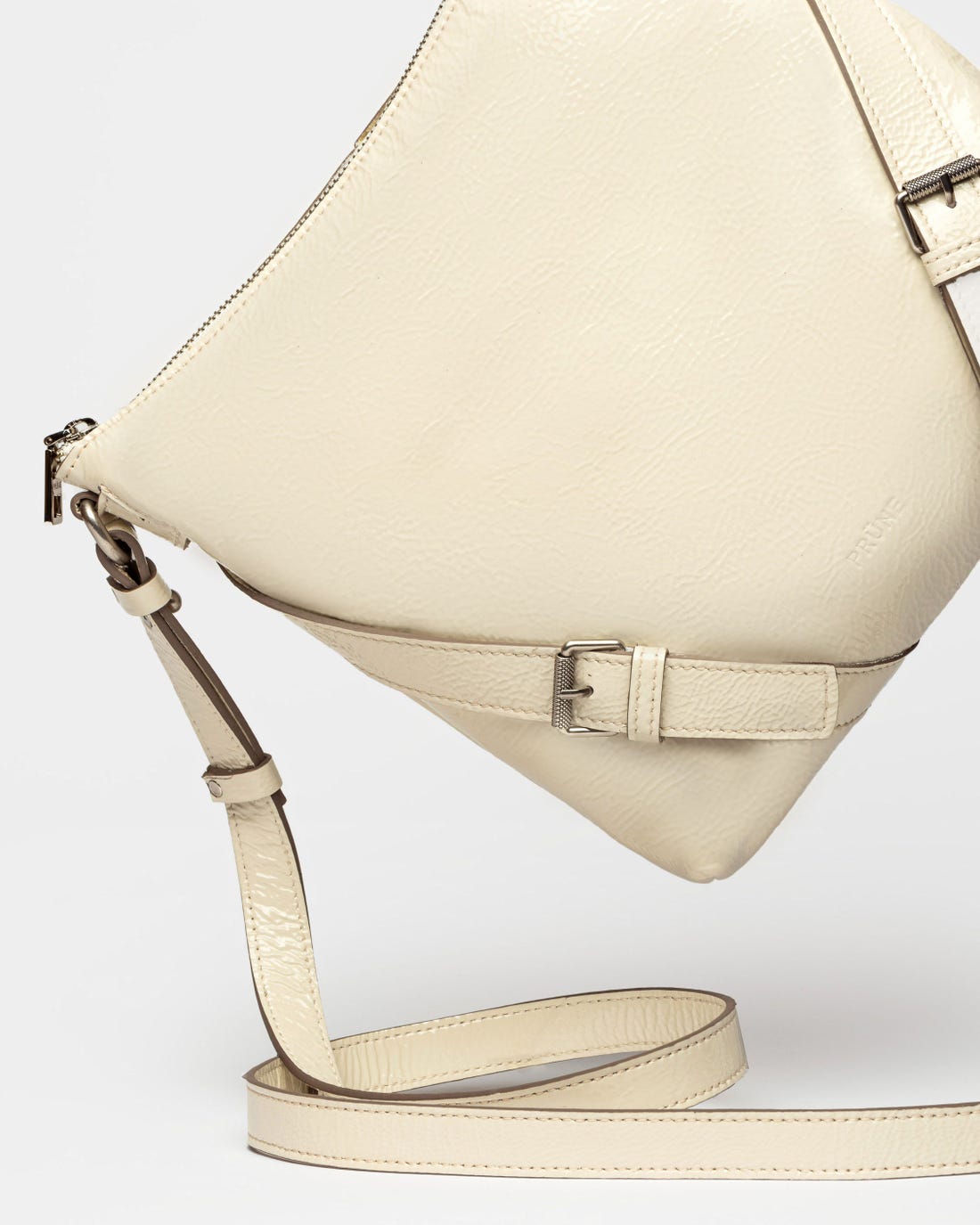 Bandolera Pocket en cuero charol arrugado