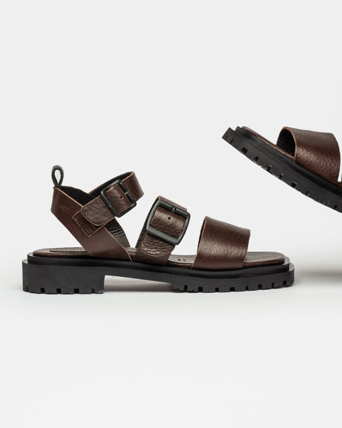 Sandalia media Alba en cuero graneado